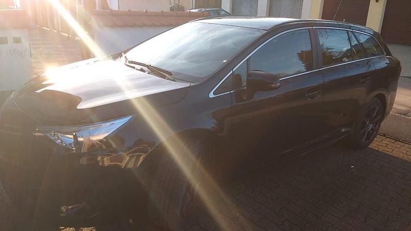 Schwarz Gebraucht 2018 Toyota Avensis Edition-S Kombi | 11.900 € (Fairer Preis) - Bild 1/4