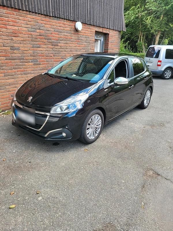 Schwarz Gebraucht 2017 Peugeot 208 Kleinwagen | 4.850 € (Guter Preis) - Bild 1/4