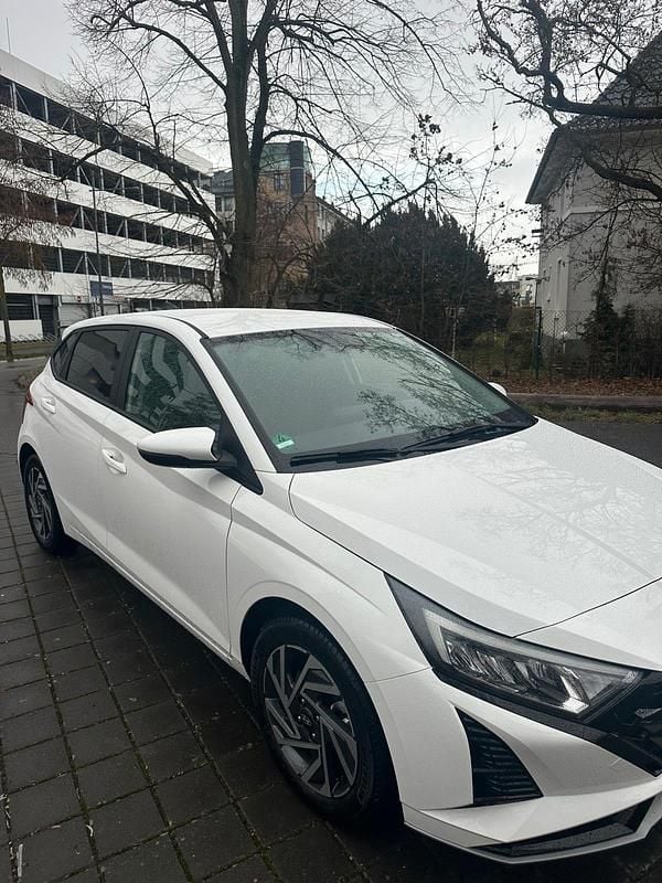 Gebraucht Hyundai i20 100 PS (73 kW) 2025 Weiß Kleinwagen