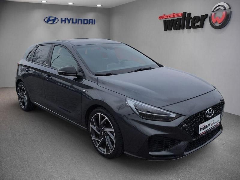 Gebraucht Hyundai i30 Comfort 159 PS (116 kW) 2021 Dark knight / mic Limousine