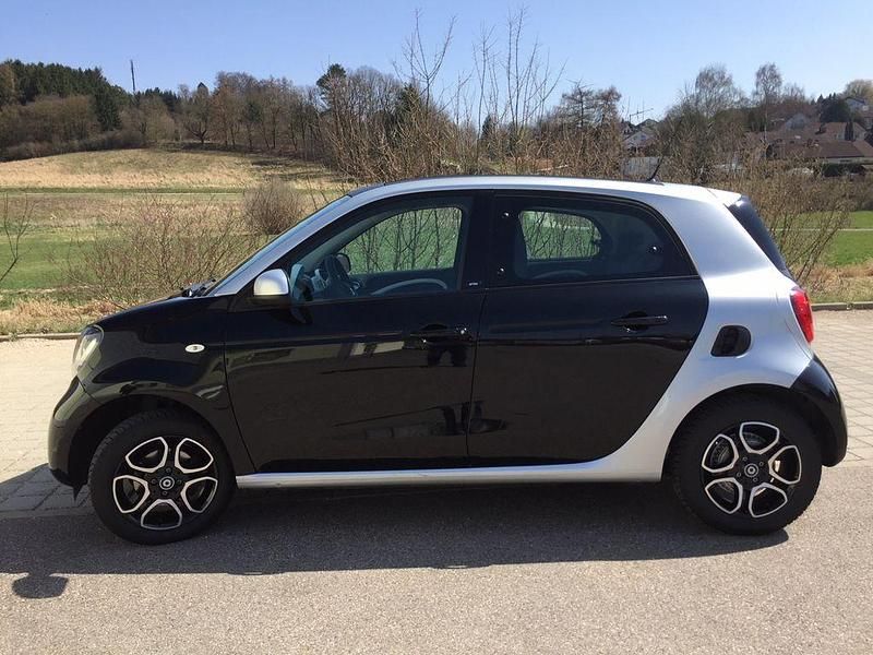 Schwarz Gebraucht 2015 Smart ForFour Prime Kleinwagen | 8.888 € (Fairer Preis) - Bild 1/4