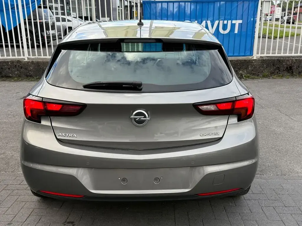 Gebraucht Opel Astra Edition 105 PS (77 kW) 2017 Beige Limousine
