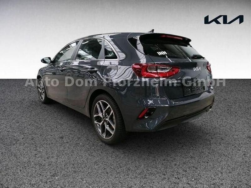 Gebraucht Kia Ceed Spirit 140 PS (102 kW) 2024 Grau Kleinwagen