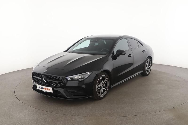Schwarz Gebraucht 2023 Mercedes CLA200 AMG line Limousine | 33.740 € (Teuer) - Bild 1/3
