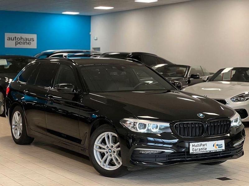 Schwarz Gebraucht 2020 BMW 520 Performance Limousine | 24.297 € (Superpreis) - Bild 1/4