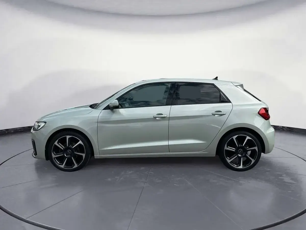 Gebraucht Audi A1 Advanced 110 PS (80 kW) 2024 Tausilber metallic SUV