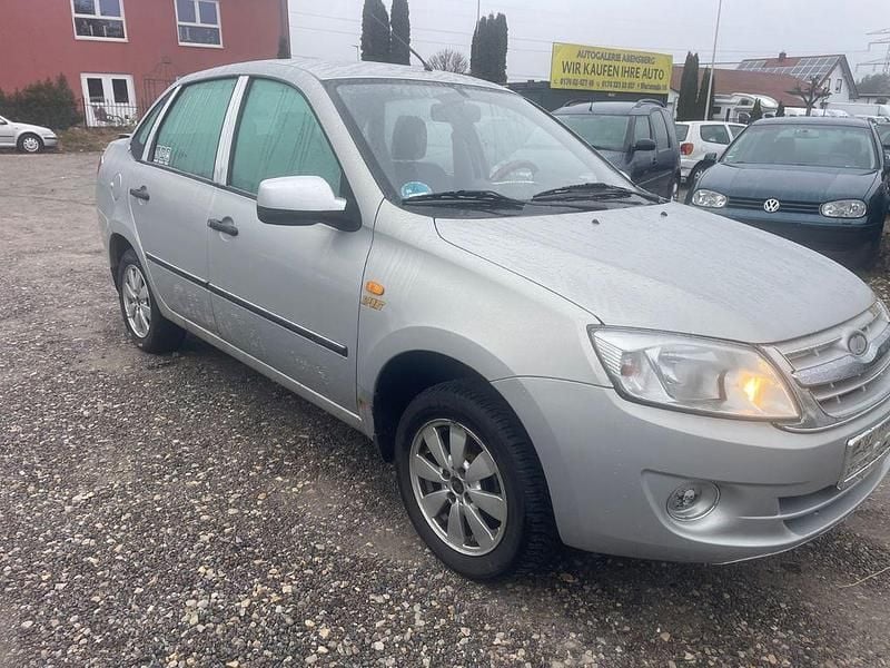 Second-hand Lada Granta 87 CP (63 kW) 2014 Argintiu Berlinǎ