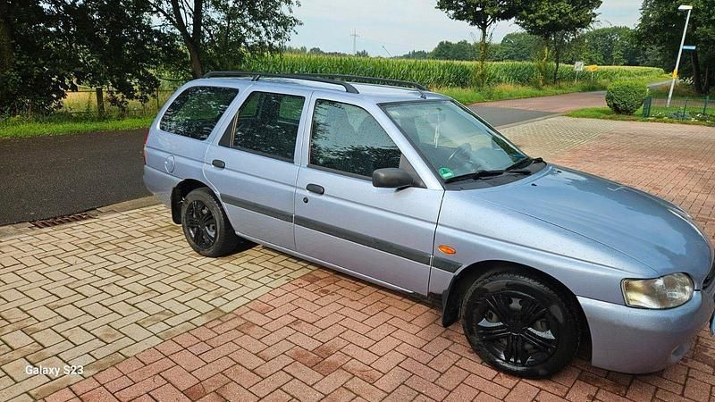 Blau Gebraucht 1995 Ford Escort Kombi | 700 € - Bild 1/4