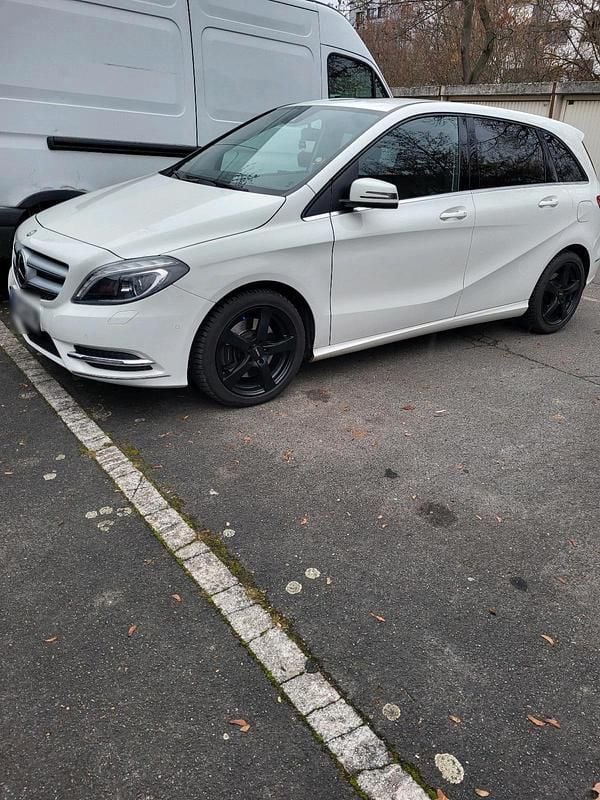 Gebraucht Mercedes B220 177 PS (130 kW) 2014 Weiß Van / Kleinbus