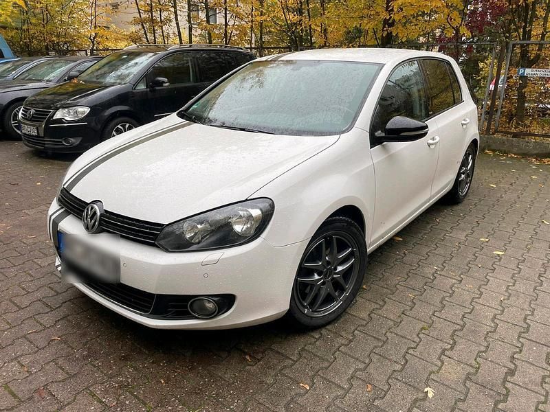 Weiß Gebraucht 2012 VW Golf VI Style Limousine | 3.790 € (Superpreis) - Bild 1/4