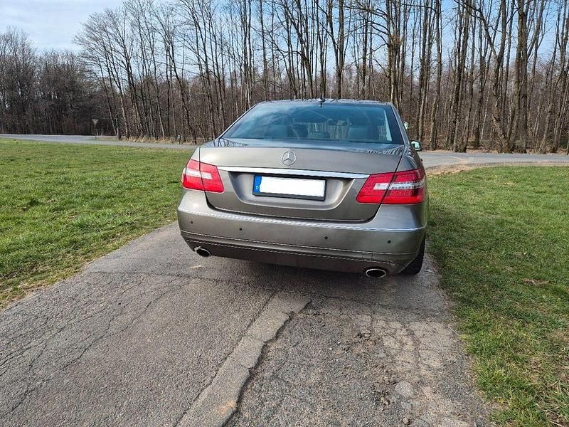 Gebraucht Mercedes E350 Avantgarde 272 PS (200 kW) 2010 Beige Limousine