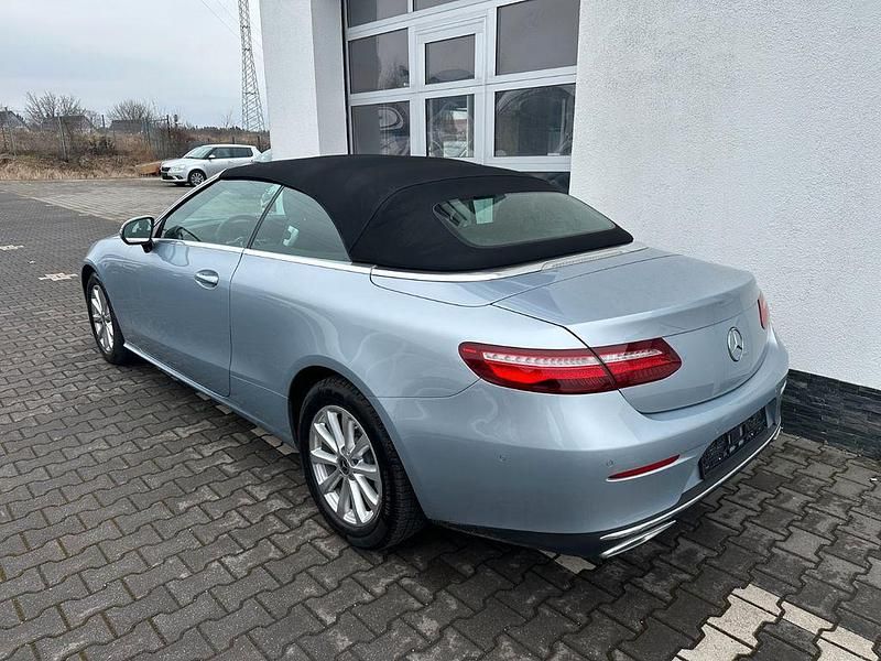 Gebraucht Mercedes E220 194 PS (142 kW) 2018 Silber Cabrio