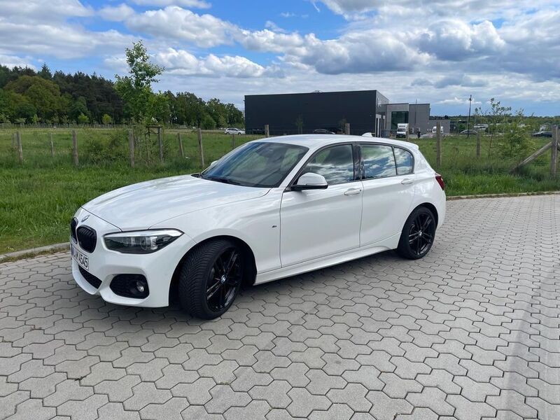 Weiß Gebraucht 2018 BMW 118 M Sport Kleinwagen | 15.399 € (Guter Preis) - Bild 1/4