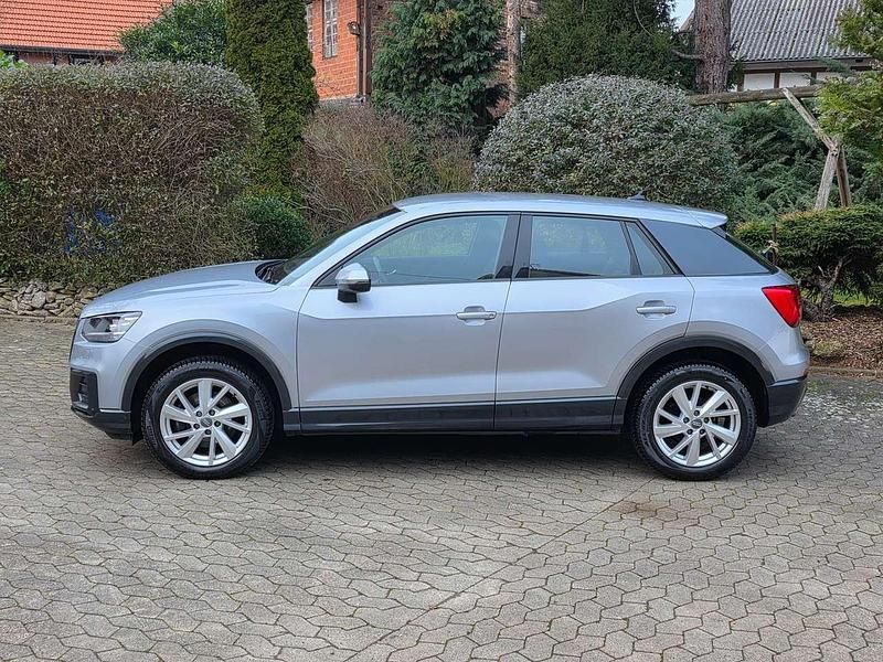 Florettsilber metallic Gebraucht 2020 Audi Q2 Design SUV | 19.990 € (Superpreis) - Bild 1/4