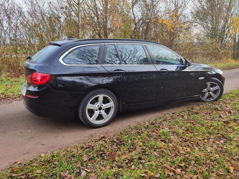 Gebraucht BMW 528 Sport Line 245 PS (180 kW) 2013 Schwarz Kombi