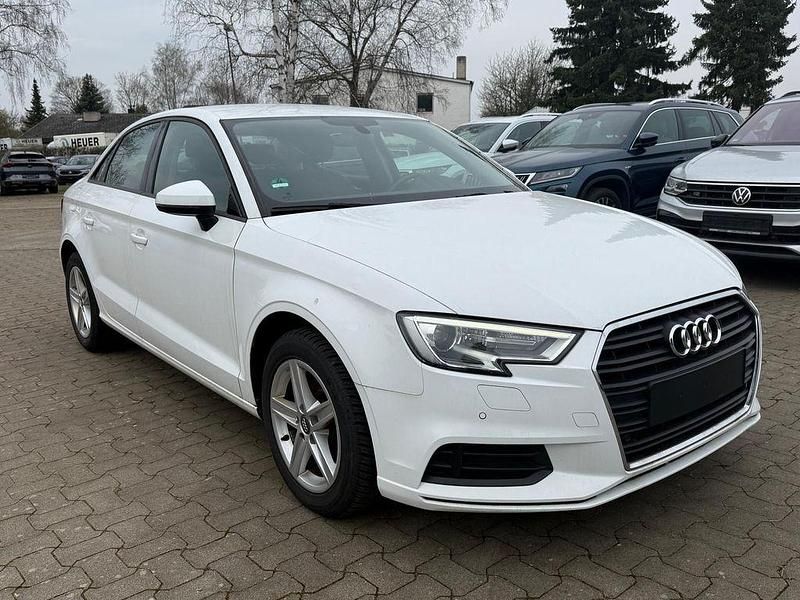 Gebraucht Audi A3 Basis 116 PS (85 kW) 2018 Weiß Limousine
