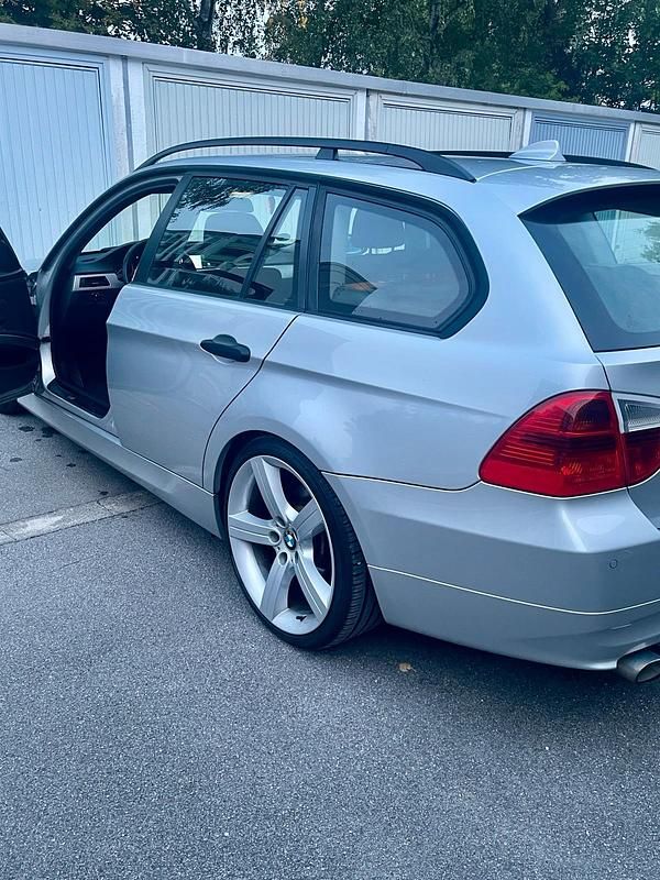 Gebraucht BMW 320 164 PS (120 kW) 2006 Silber Kombi