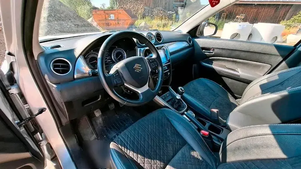Gebraucht Suzuki Vitara 129 PS (94 kW) 2021 Silber SUV