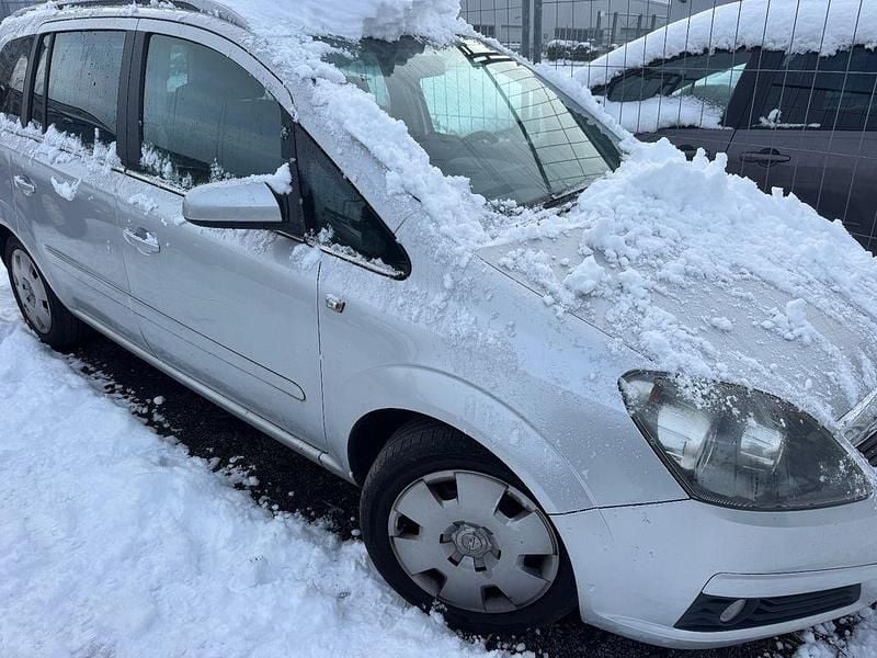 Silber Gebraucht 2006 Opel Zafira Edition Van / Kleinbus | 750 € (Superpreis) - Bild 1/3