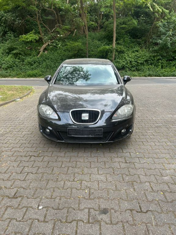 Schwarz Gebraucht 2009 Seat Leon Stylance Limousine | 3.499 € (Fairer Preis) - Bild 1/4