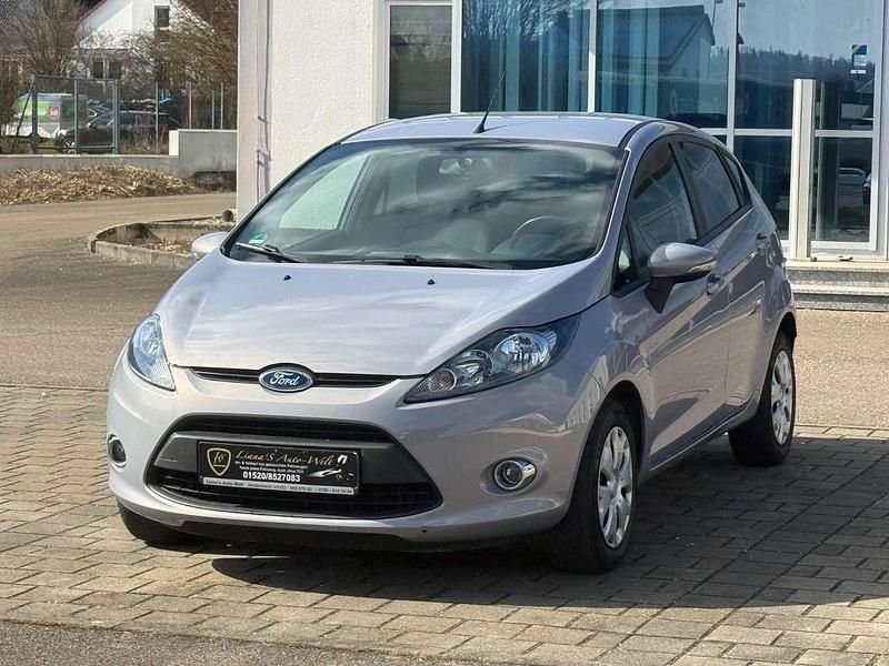 Gebraucht Ford Fiesta Trend 82 PS (60 kW) 2011 Micastonesilber metallic Kleinwagen