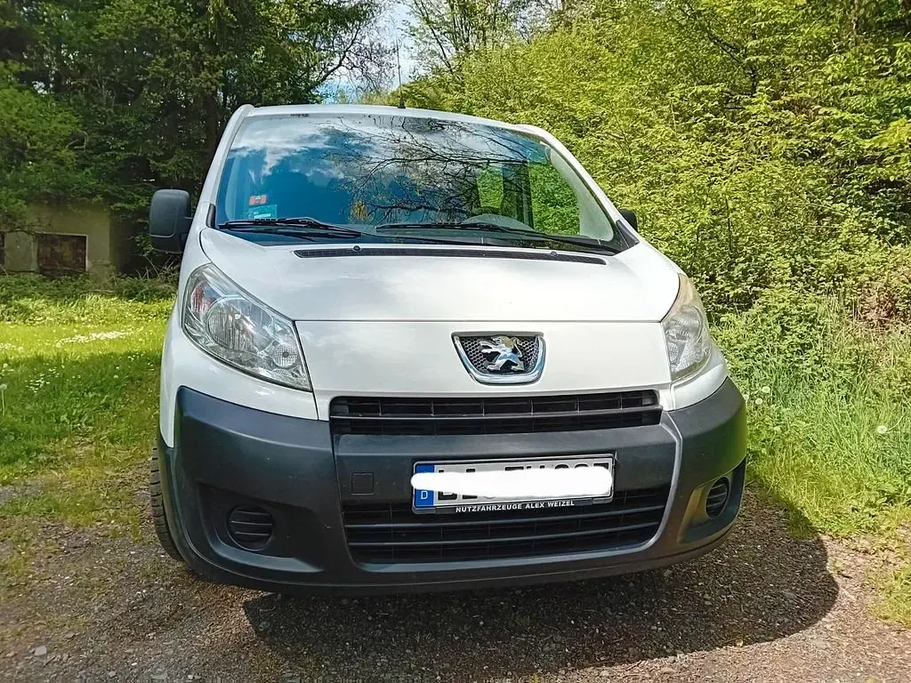 Gebraucht Peugeot TePee 128 PS (94 kW) 2012 Weiß Van / Kleinbus