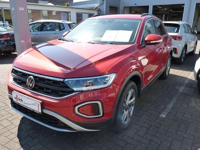 Neu VW T-Roc Life 150 PS (110 kW) 2025 Kings red metallic SUV