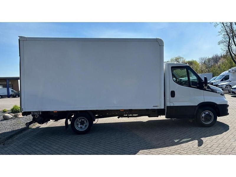 Second-hand Iveco Daily 156 CP (114 kW) 2024 Alb Van