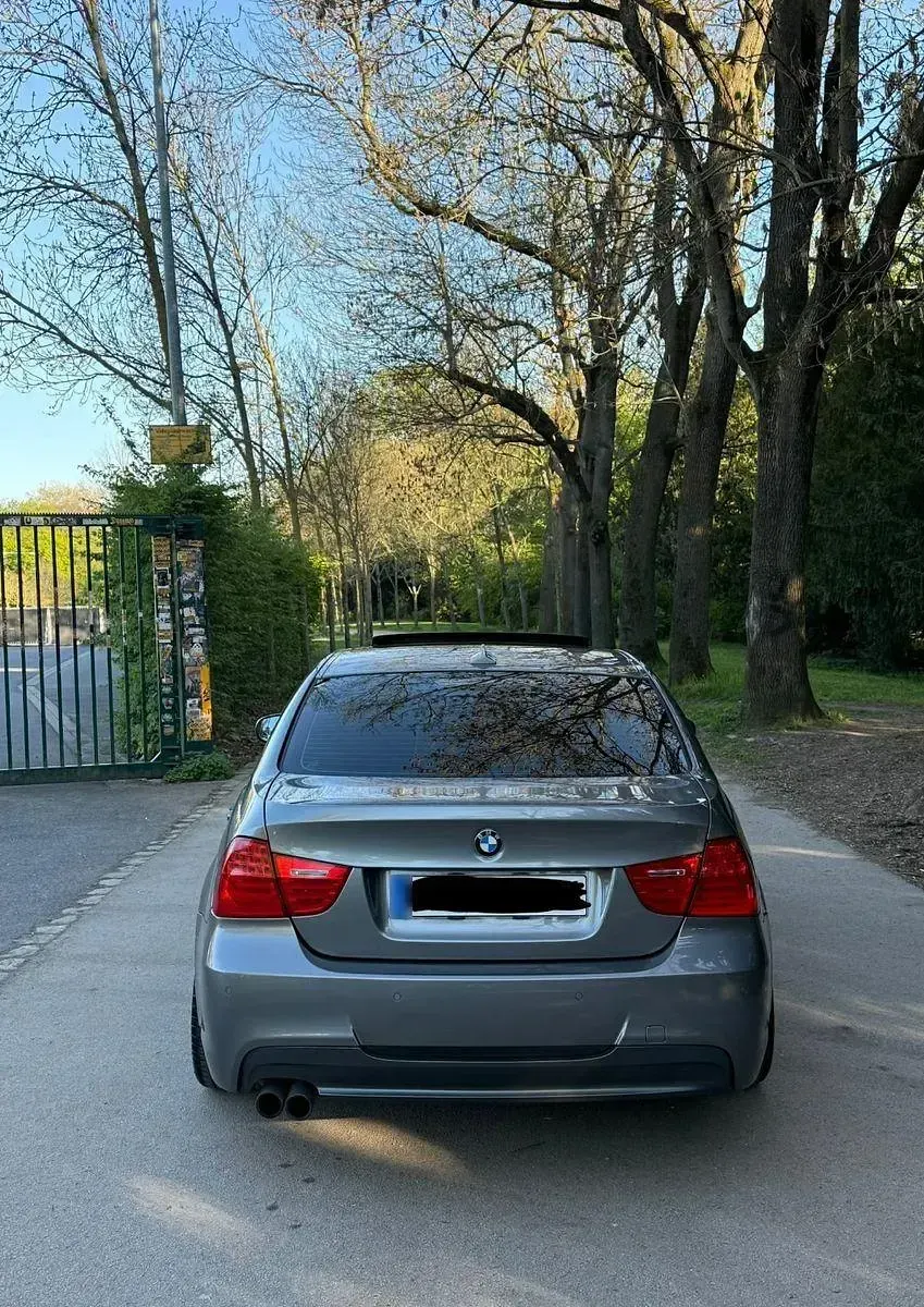 Gebraucht BMW 325 M Sport 218 PS (160 kW) 2010 Grau Limousine