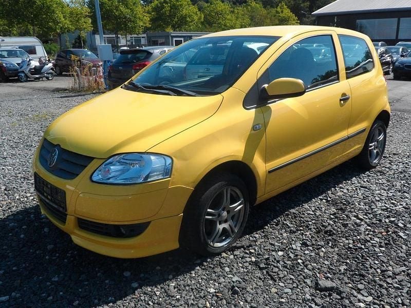 Gelb Gebraucht 2006 VW Fox Kleinwagen | 900 € (Guter Preis) - Bild 1/4