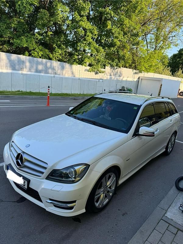 Weiß Gebraucht 2012 Mercedes C250 AMG Kombi | 11.300 € (Fairer Preis) - Bild 1/4