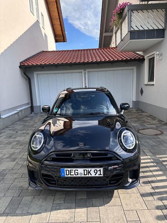 Schwarz Neu 2025 Mini John Cooper Works Kleinwagen | 33.680 € (Superpreis) - Bild 1/4