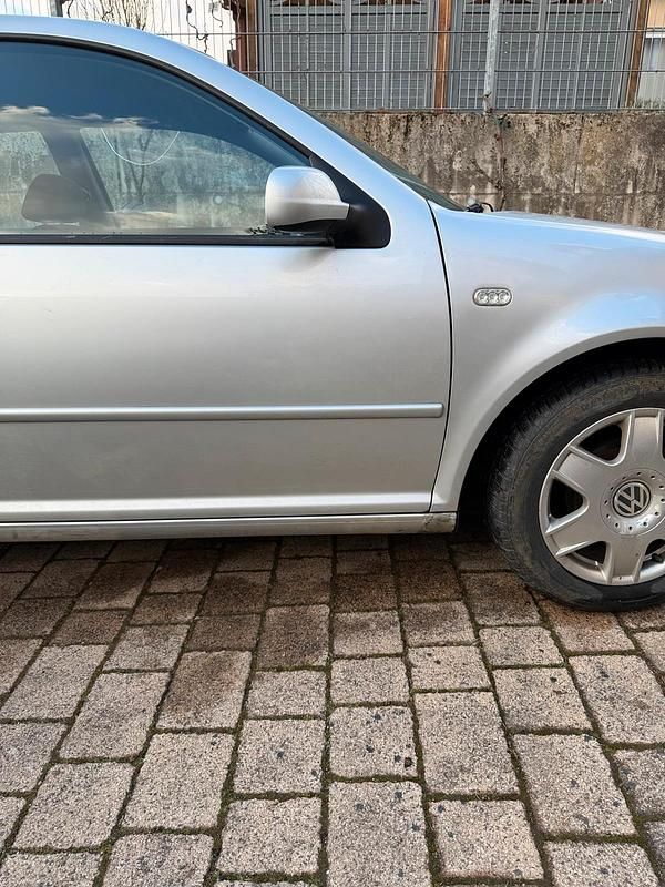 Gebraucht VW Golf IV 104 PS (76 kW) 2001 Silber Kleinwagen