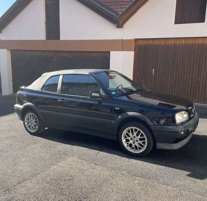 Schwarz Gebraucht 1998 VW Golf Cabriolet Edition Cabrio | 3.900 € (Etwas zu teuer) - Bild 1/4