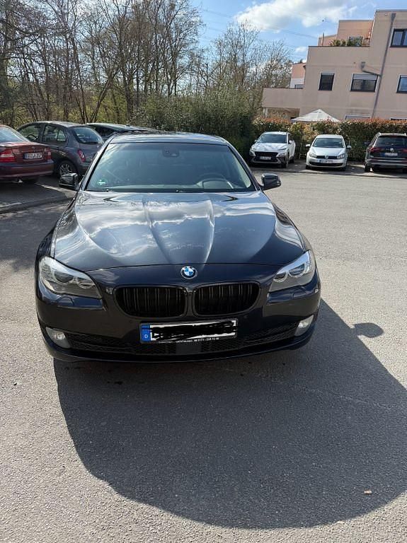 Schwarz Gebraucht 2010 BMW 530 Limousine | 9.300 € (Guter Preis) - Bild 1/4