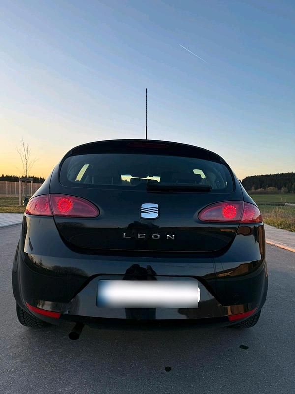 Second-hand Seat Leon 102 CP (75 kW) 2006 Negru Hatchback