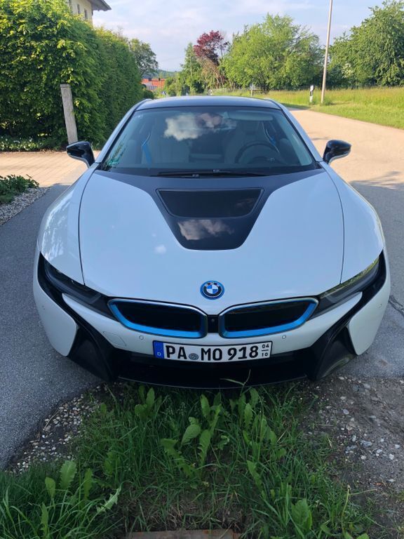 Weiß Gebraucht 2015 BMW i8 Pure Impulse Coupé | 61.000 € (Teuer) - Bild 1/4