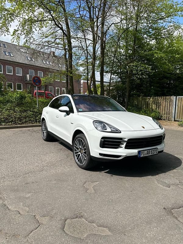 Weiß Gebraucht 2022 Porsche Cayenne SUV | 82.950 € (Guter Preis) - Bild 1/4