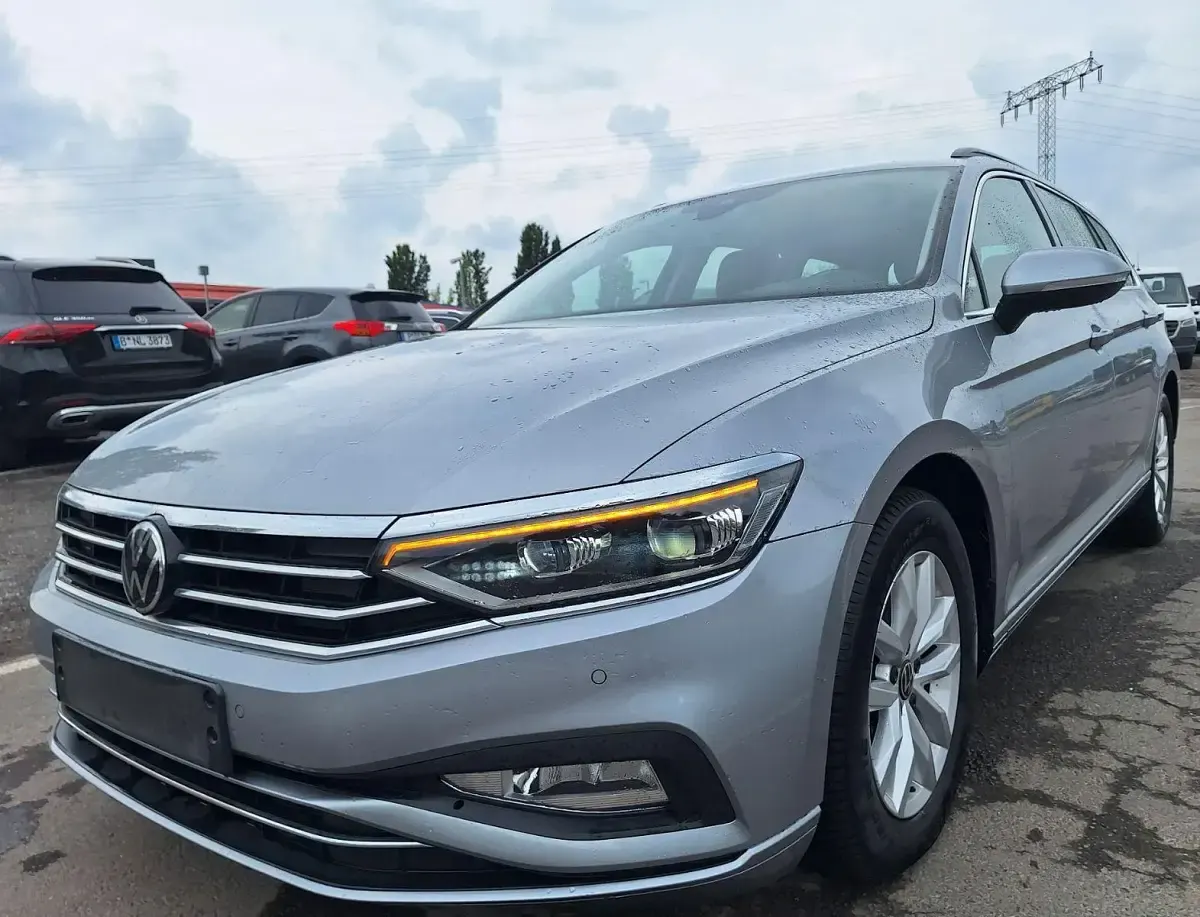 Gebraucht VW Passat Style 122 PS (89 kW) 2020 Silber Kombi