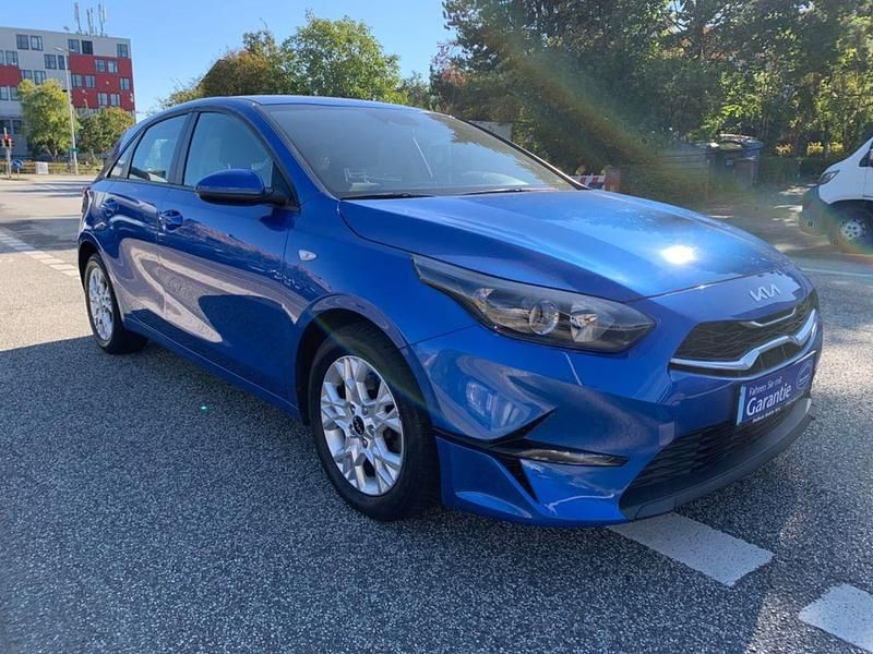 Blau Gebraucht 2022 Kia Ceed Edition 7 Limousine | 15.980 € (Fairer Preis) - Bild 1/4