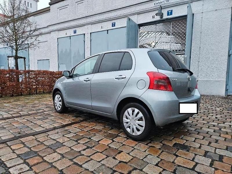 Gebraucht Toyota Yaris 69 PS (50 kW) 2007 Grau Kleinwagen
