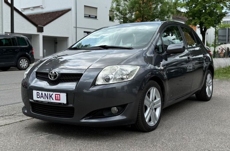 Grey metallic Gebraucht 2009 Toyota Auris Sol Limousine | 5.490 € (Etwas zu teuer) - Bild 1/4
