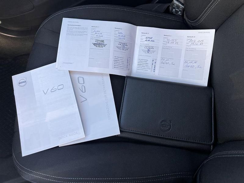 Gebraucht Volvo V60 Kinetic 150 PS (110 kW) 2017 Blau Kombi