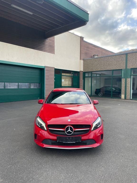 Gebraucht Mercedes A200 136 PS (100 kW) 2017 Rot Limousine