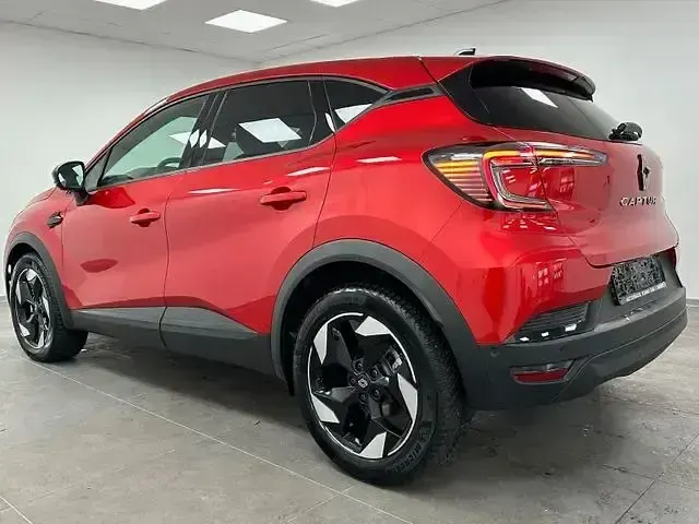 Używany Renault Captur Techno 158 KM (116 kW) 2025 Czerwony SUV