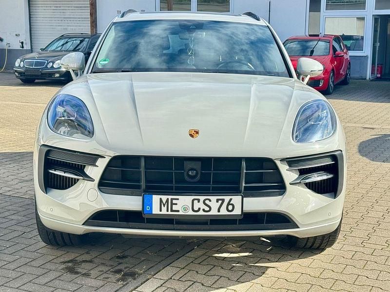 Grau Gebraucht 2019 Porsche Macan S Sport SUV | 49.900 € (Teuer) - Bild 1/4