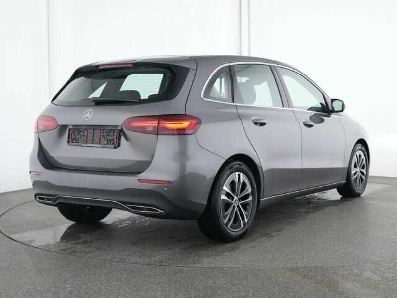 Gebraucht Mercedes 220 190 PS (139 kW) 2024 Lack mountaingrau (metallic) Limousine