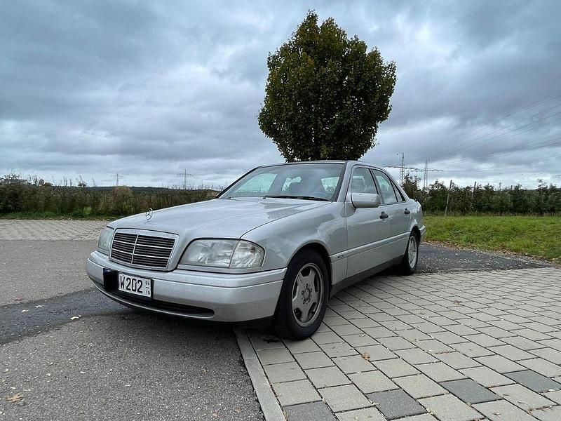 Silber Gebraucht 1995 Mercedes C280 Limousine | 6.500 € - Bild 1/4