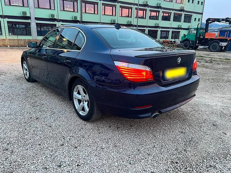Gebraucht BMW 520 Sport Line 177 PS (130 kW) 2009 Blau Limousine