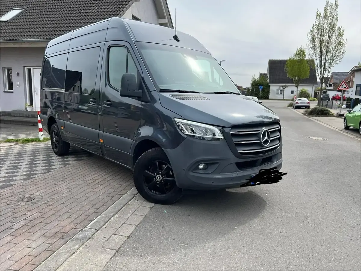 Używany Mercedes Sprinter 163 KM (119 kW) 2018 Szary Van